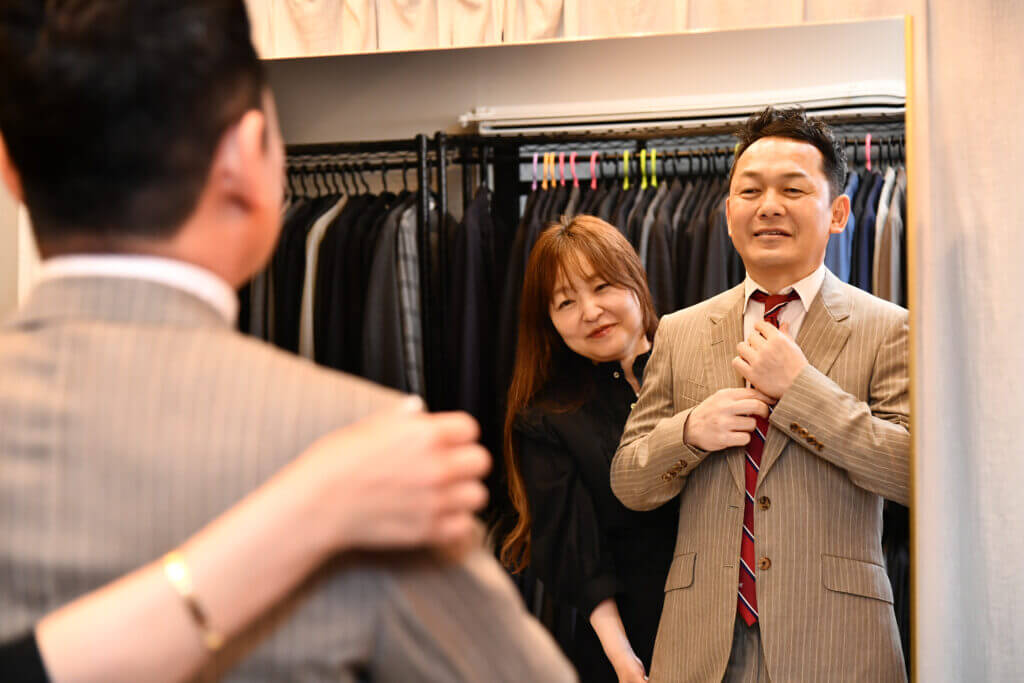 大阪市西区新町のRe;suit(リ・スーツ)で試着の様子2